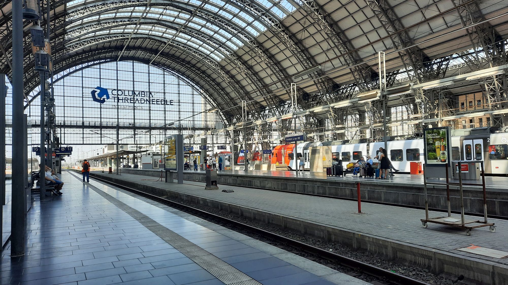Fotografie z nádraží - ICE, TGV a nádražní hala