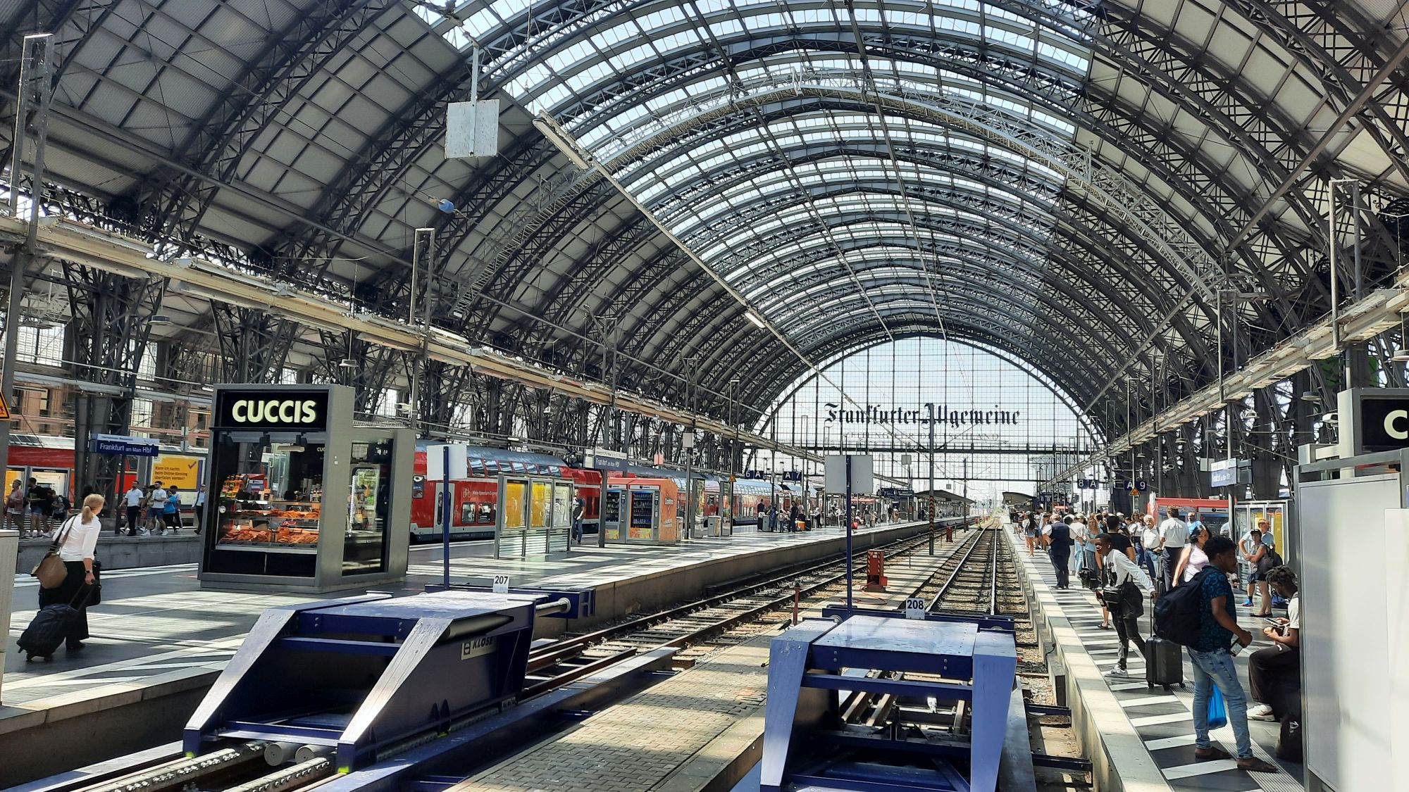 Fotografie z nádraží - ICE, TGV a nádražní hala