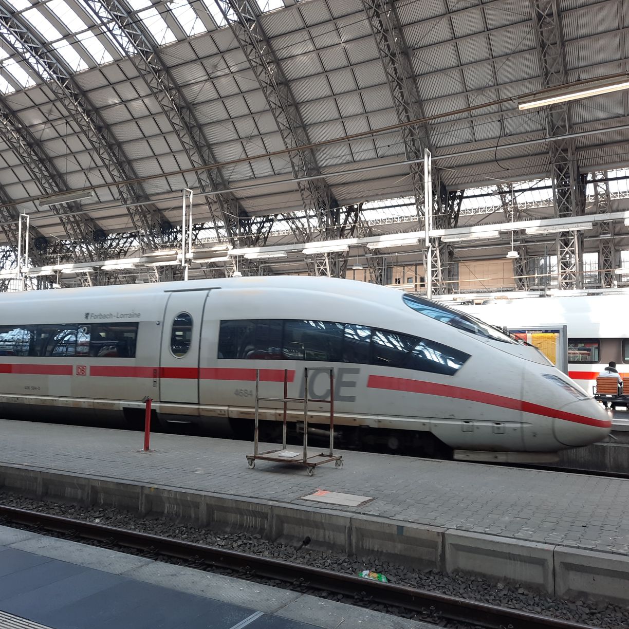 Fotografie z nádraží - ICE, TGV a nádražní hala