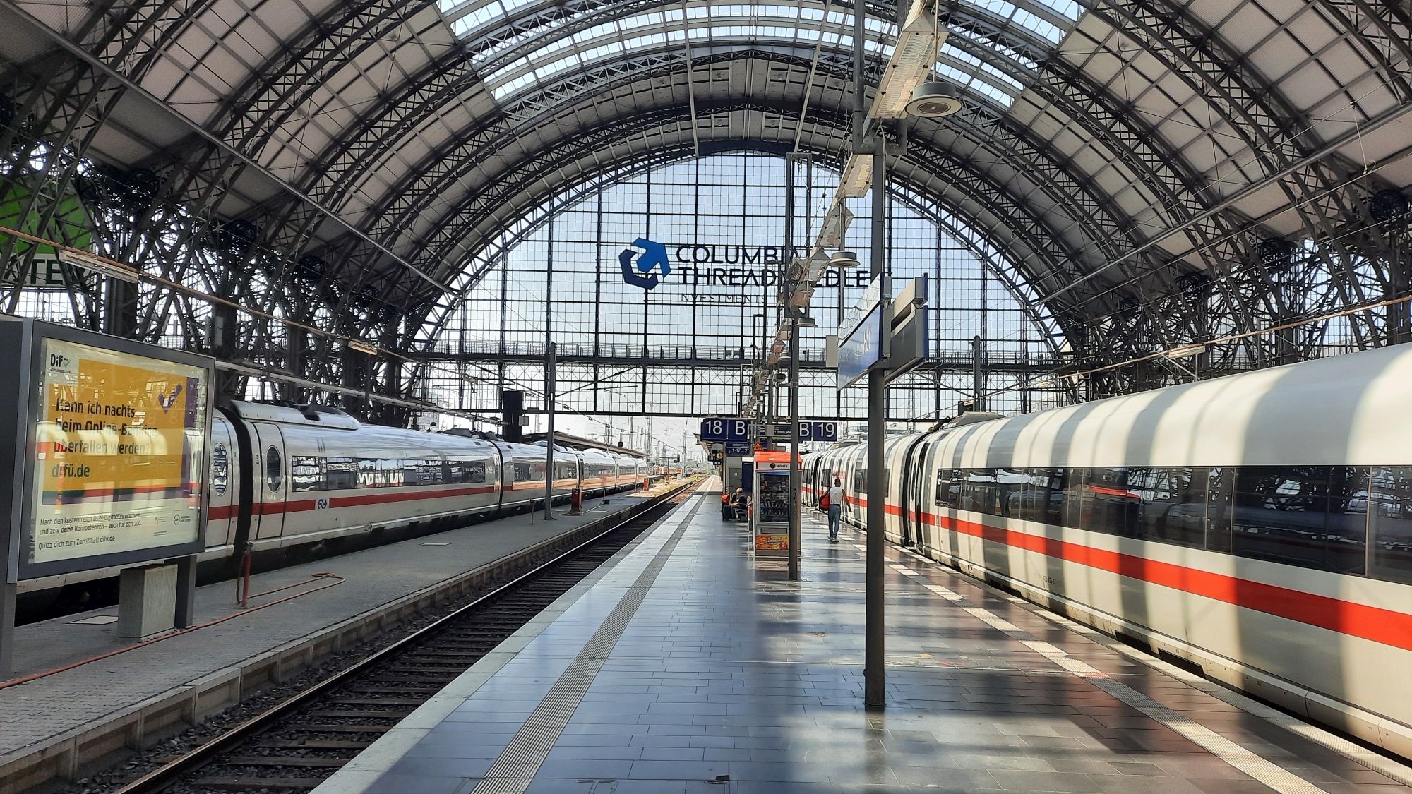 Fotografie z nádraží - ICE, TGV a nádražní hala