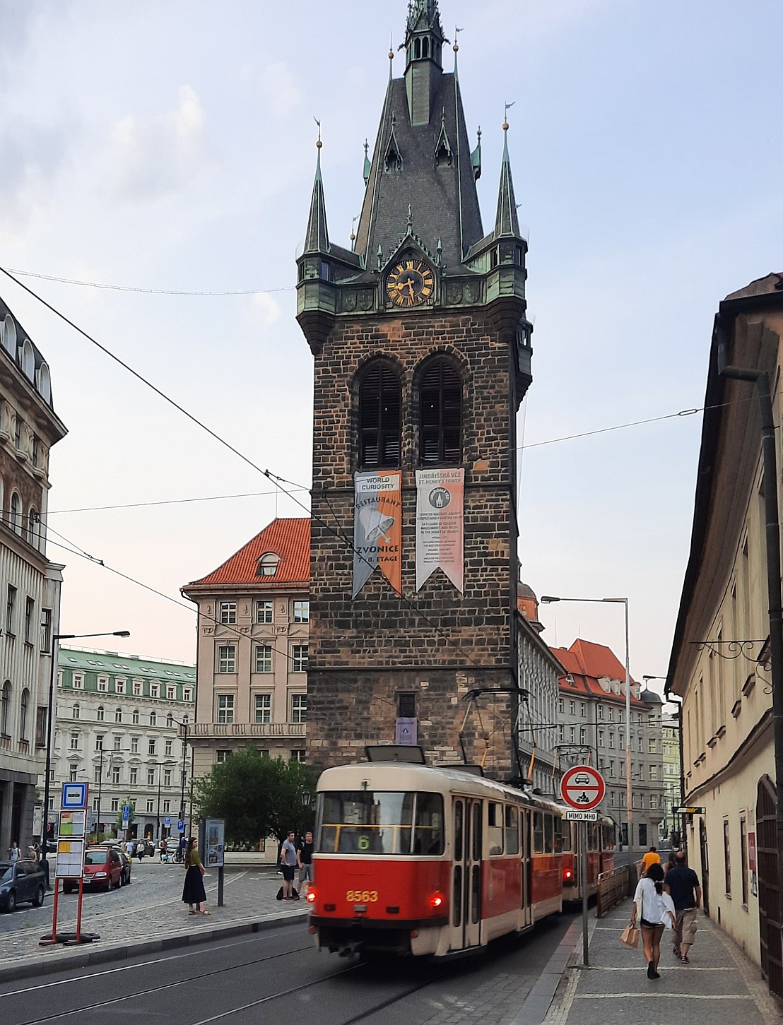 Pohled na Jindřišskou věž