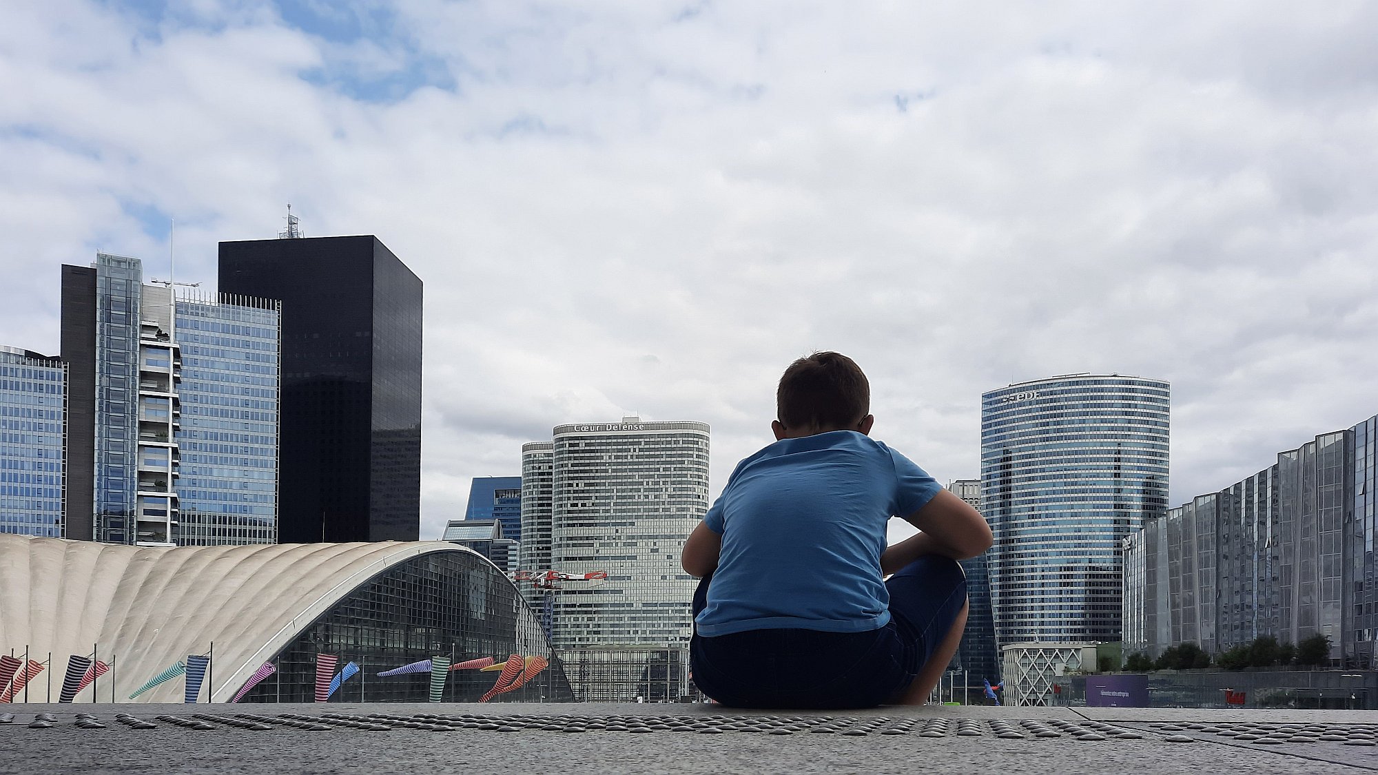 Fotografie pohled na výškové budovy La Défense
