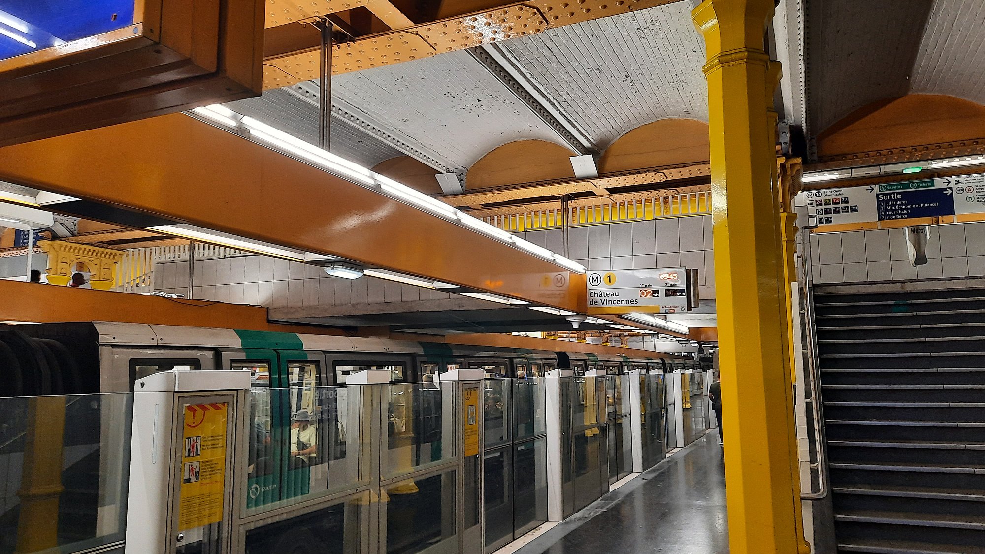 Metro linka M1 stanice Gare de Lyon, automatické soupravy metra