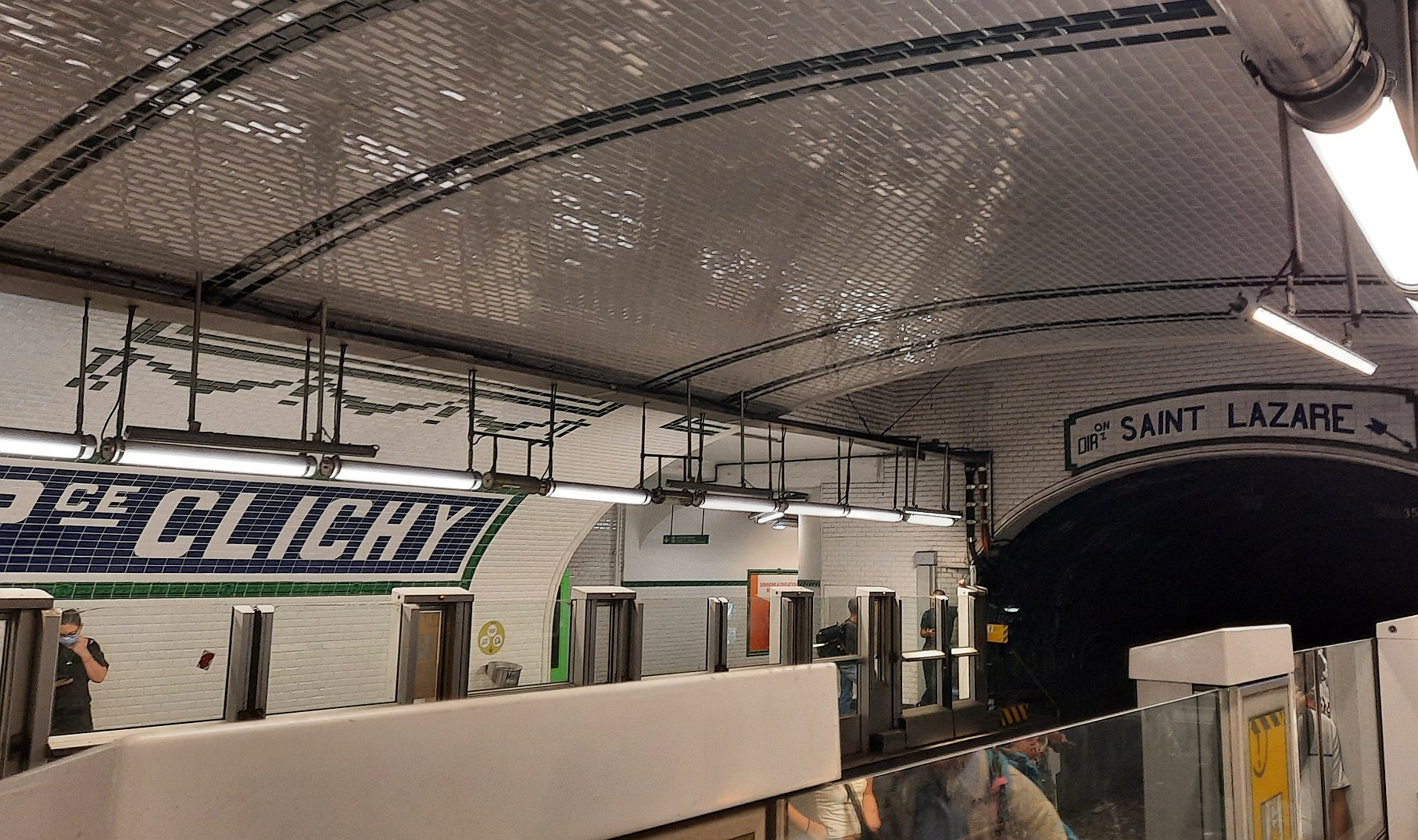 Fotografie vnitřního prostoru stanice Place de Clichy