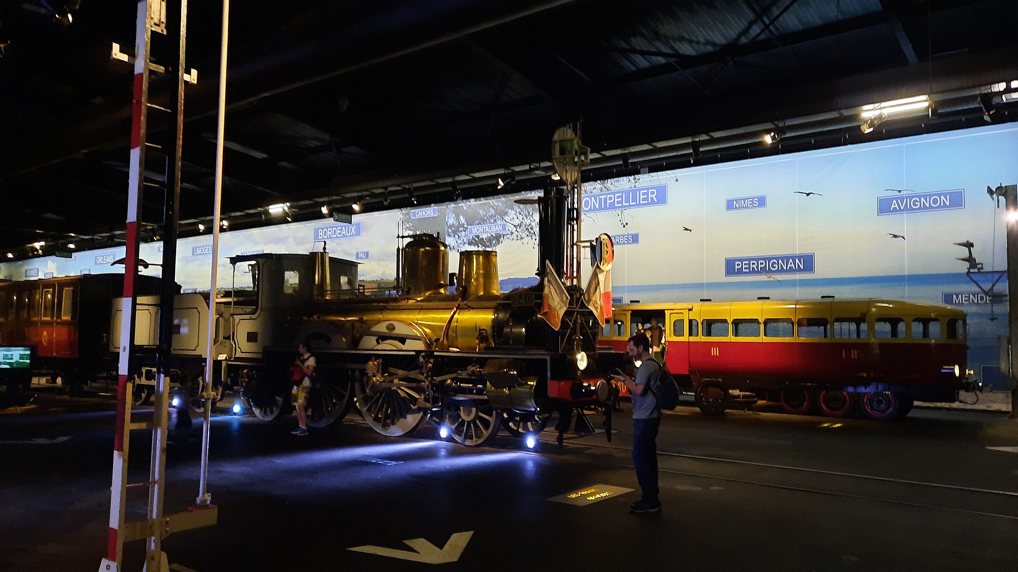 Partie fotografií z prvního pavilonu muzea Cité du Train