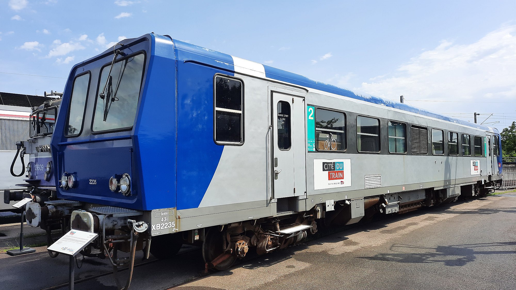 Partie fotografií z venkovní části muzea Cité du Train