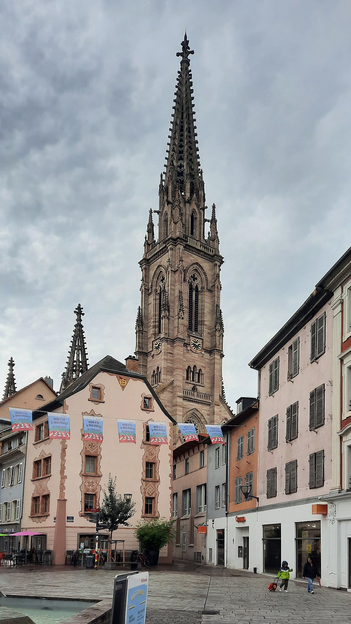 Rue du Savage s pohledem na Église Saint-Étienne
