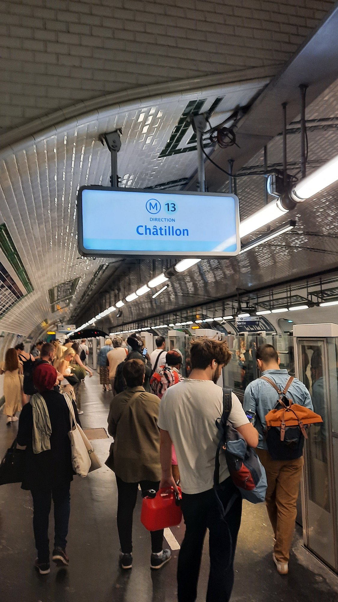 Stanice Place de Clichy, ve stanici pro linku M13