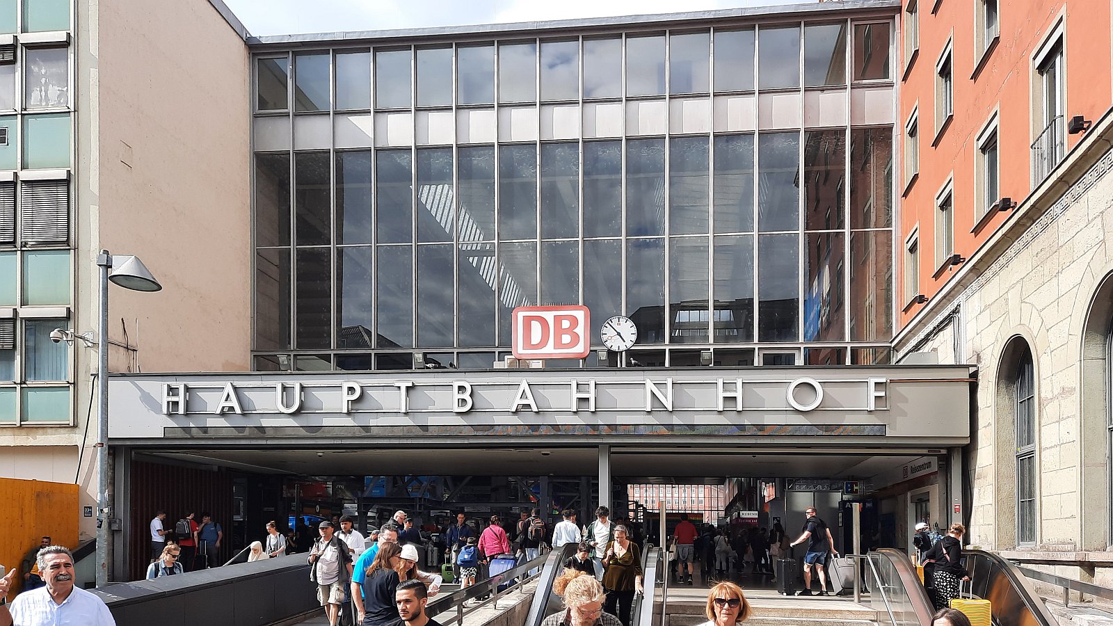 Vstup do budovy Mnichovského hlavního nádraží (Hbf)