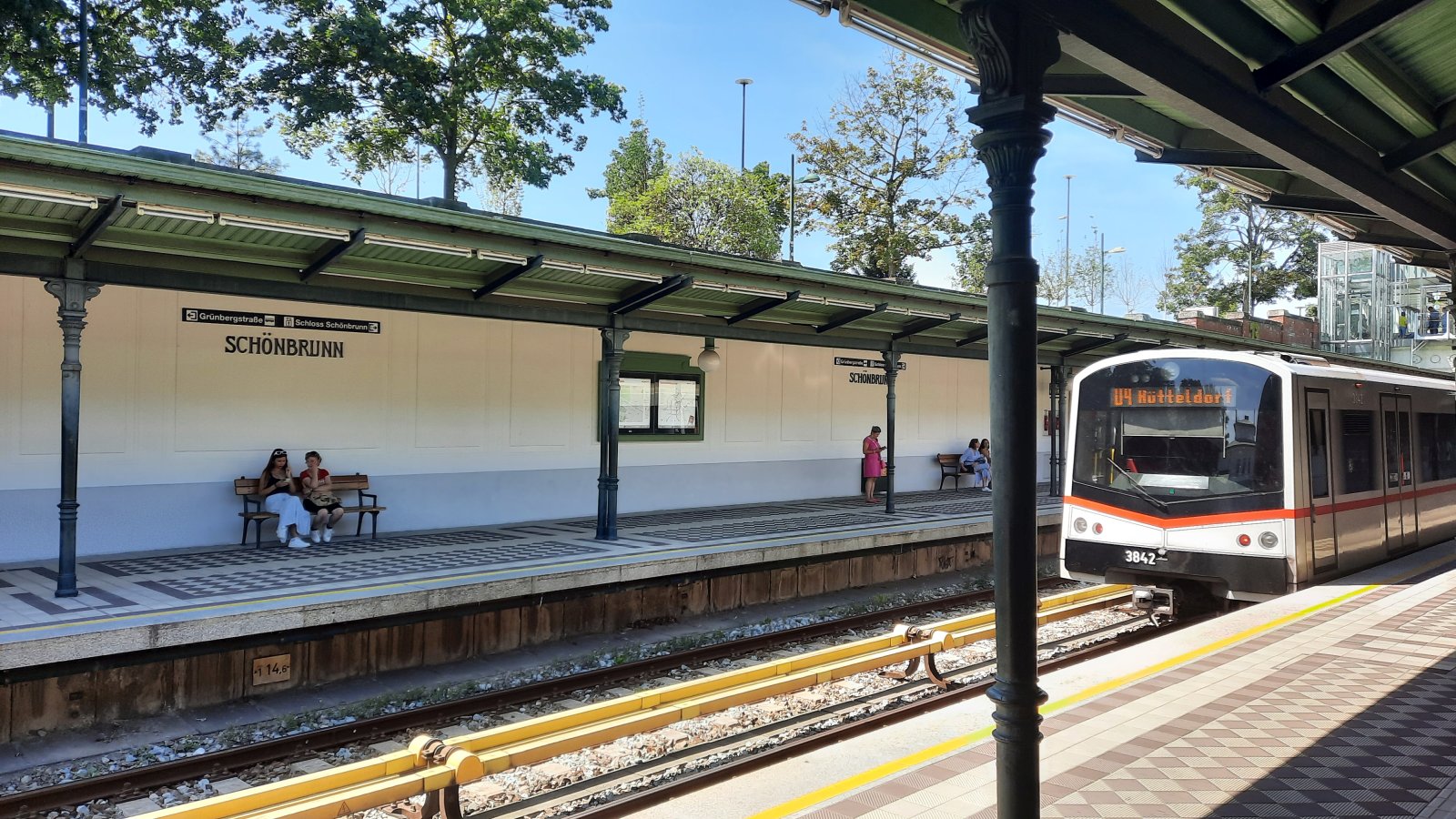 Nadzemní stanice Schönbrunn - metra linky U4