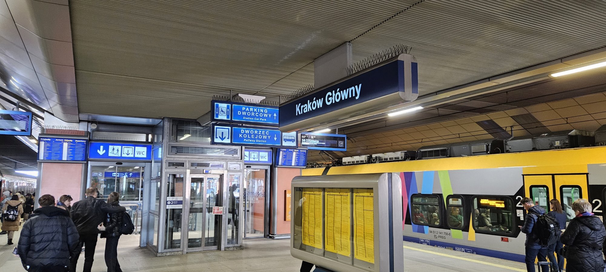 Nástupiště na Hlavním nádraží v Krakově (Kraków Główny)