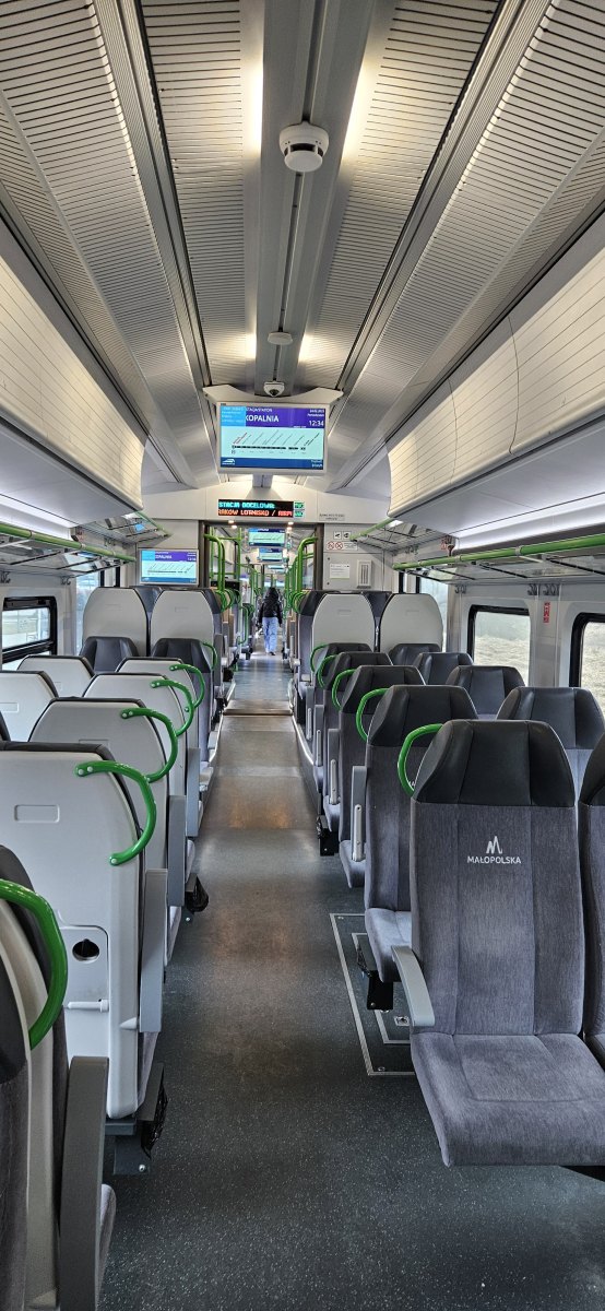 Os 33334 SKA1 - interér Pesa 22WEh