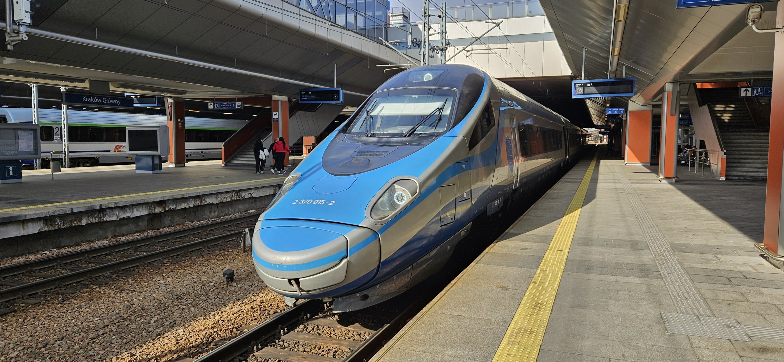 ED250 Pendolino 2 370 015-2 PKP na nádraží Kraków Gł.