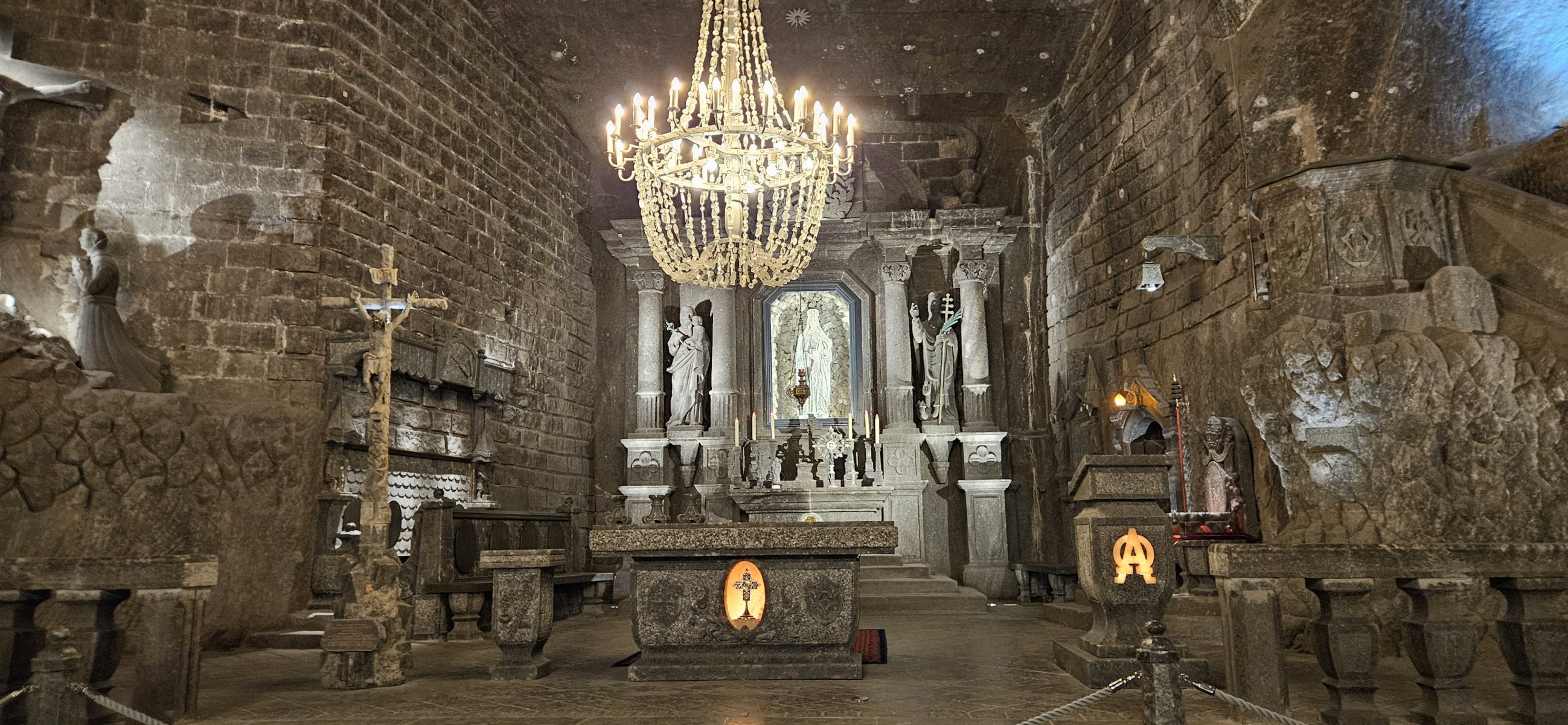 Wieliczka - solný důl - Kaple svaté Kingy - oltář