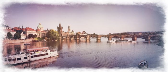 Pohled na Vltavu a Karlův most z Mánesova mostu