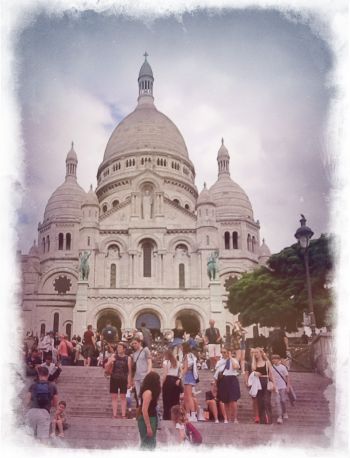 Barevná fotografie s bazilikou Sacré-Cœur